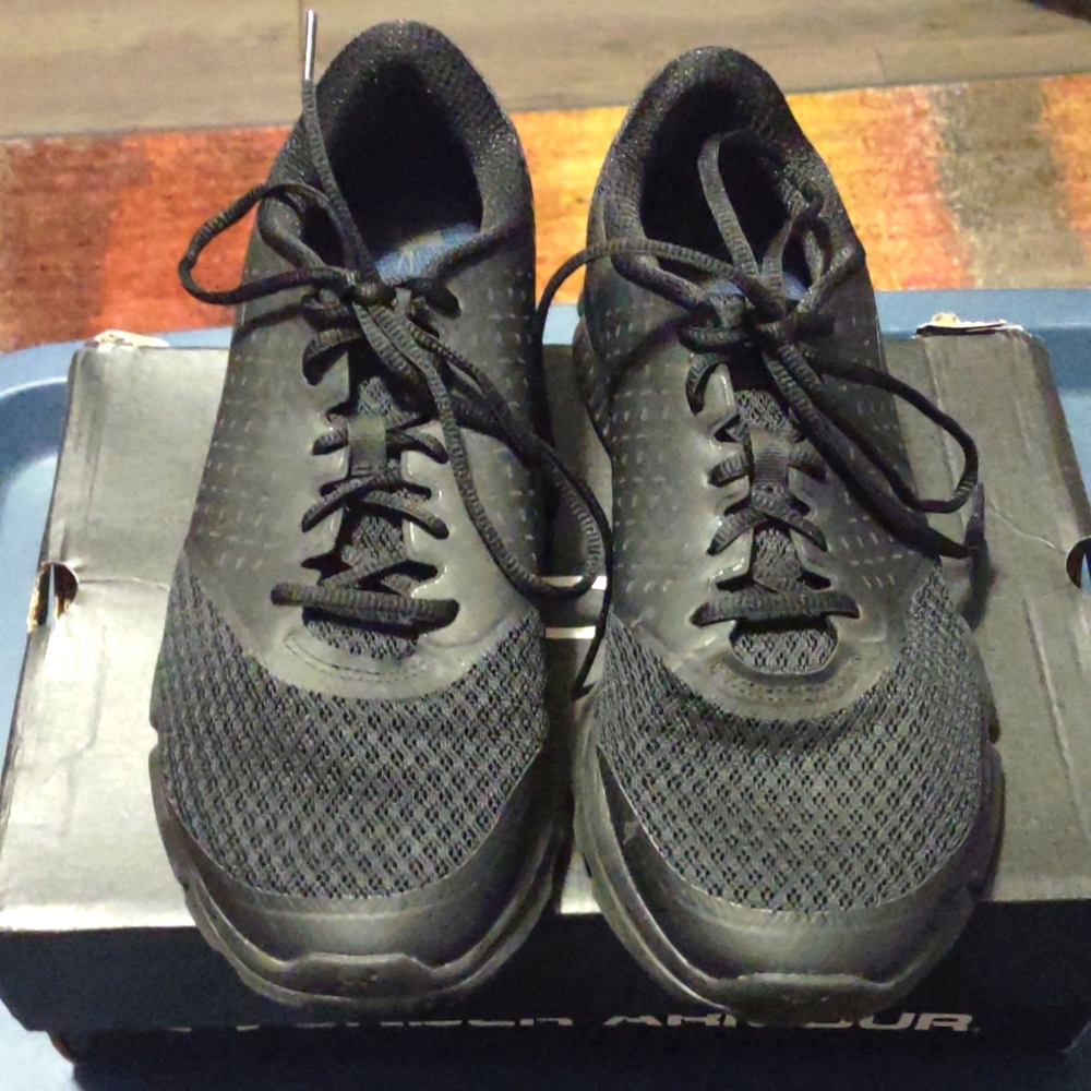 Under Armour Micro G training shoes size 9.5 Black